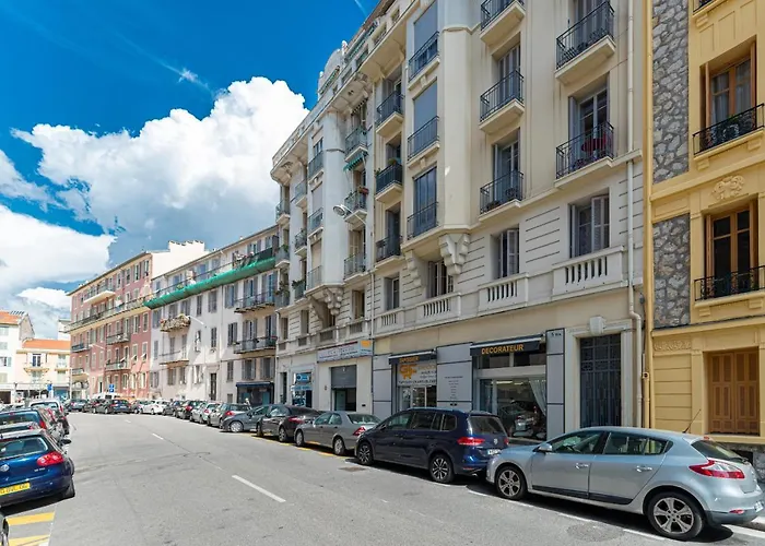 BH - CHARMANT 3 PIECES - Place Garibaldi 4 Personne